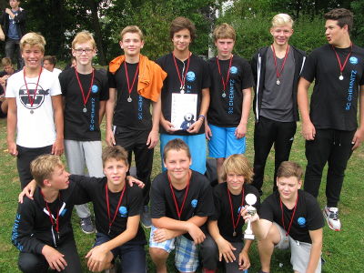 Wasserball-Mannschaft Jungen Teamfoto nach Wettbewerb